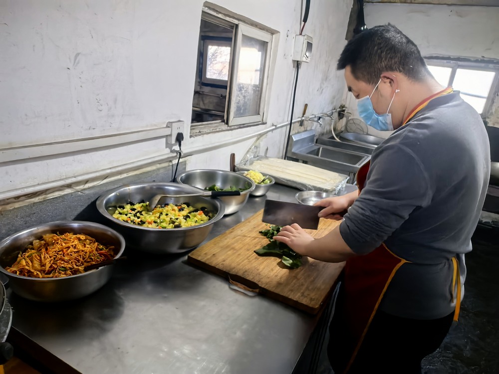 陜煤建設(shè)洗選煤運營公司第二項目部：“食、浴、居”三管齊下  提升員工幸福感