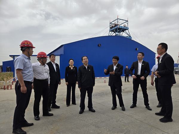 陜煤集團總經(jīng)理趙福堂深入陜煤建設(shè)礦建二公司曹家灘副立井項目調(diào)研