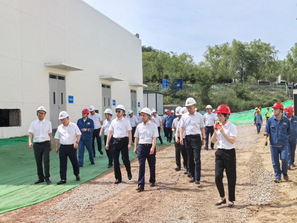 陜西煤業(yè)化工集團(tuán)府谷能源開發(fā)有限公司黨委書記、董事長李寧一行蒞臨黃河地表水預(yù)處理項(xiàng)目參觀調(diào)研