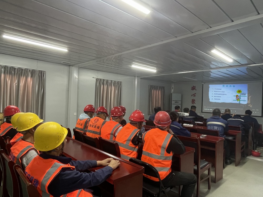 陜煤建設(shè)韓城分公司土建六項(xiàng)目部：高溫“烤”驗(yàn)下，工會(huì)“涼”策護(hù)平安