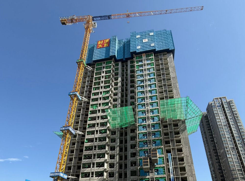 安居夢再進(jìn)一步！構(gòu)件廠集中安置地項目主體結(jié)構(gòu)圓滿封頂