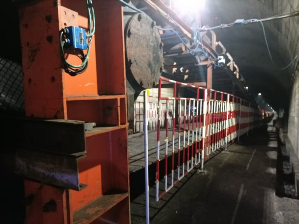 秋實映礦建！陜煤建設(shè)韓城分公司安裝第四項目部 施工的大佛寺礦4煤西部膠帶大巷二部帶式輸送機(jī)延伸設(shè)備安裝工程圓滿通過竣工預(yù)驗收