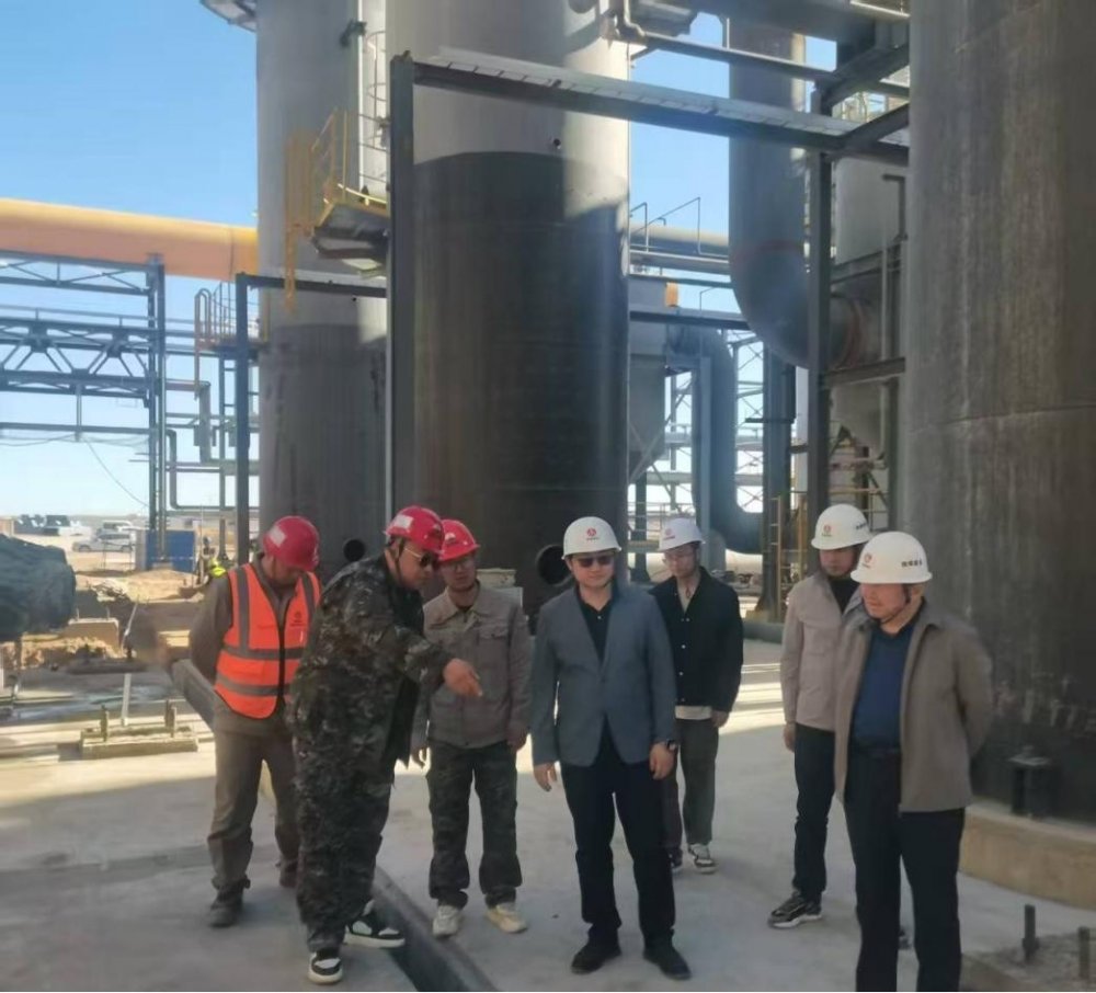 陜煤建設西北分公司土建第一項目部：雙節(jié)慰問暖人心 鼓足干勁促生產(chǎn)