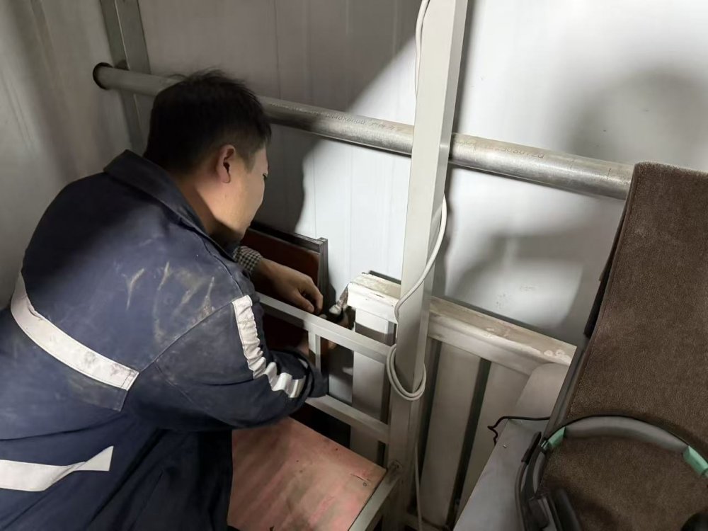 陜煤建設(shè)煤礦運營服務(wù)分公司：寒潮來襲暖意融 關(guān)愛職工在行動