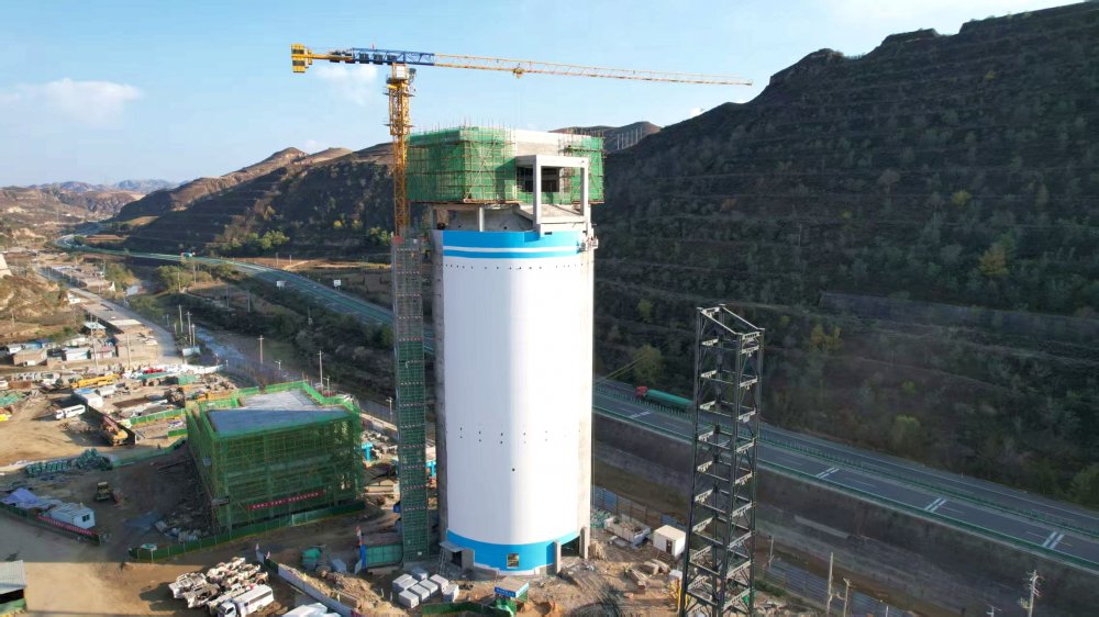 提前2天落位！橫山天云煤礦棧橋鋼支架架起“運輸樞紐”，12月投產(chǎn)再添保障