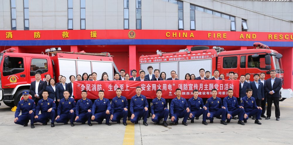 零距離體驗(yàn)“火焰藍(lán)”實(shí)打?qū)嵵巍鞍踩€(xiàn)”