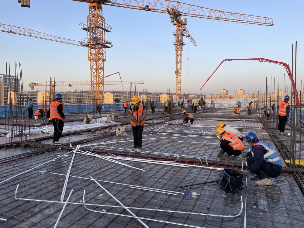 陜煤建設(shè)內(nèi)蒙古分公司準(zhǔn)旗一中項目部：多工種協(xié)同攻堅 跑出施工“加速度”