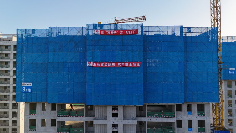 陜煤建設天工公司：“鋼鐵巨龍”護外，“靈活氣囊”固內(nèi)