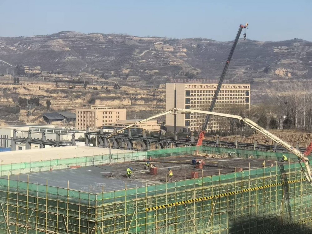 戰(zhàn)寒凝力抓工期 綠色示范保投產