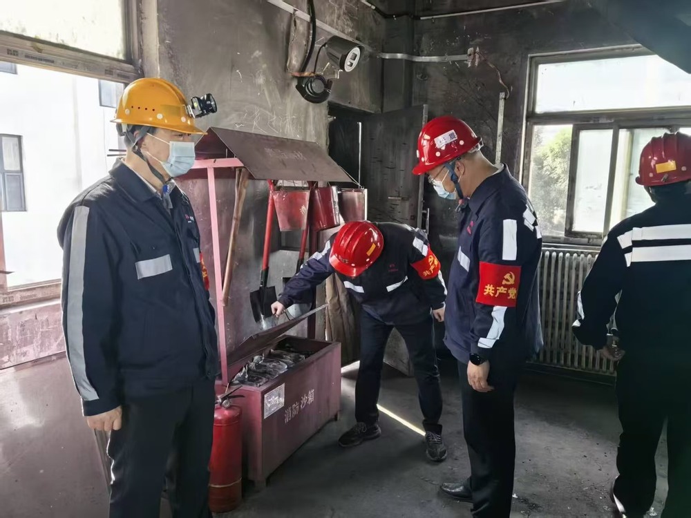 陜煤建設(shè)洗選煤運(yùn)營公司檸條塔運(yùn)營項(xiàng)目部黨支部：開展 “黨建引領(lǐng)聚合力，實(shí)干擔(dān)當(dāng)促發(fā)展”主題黨日活動