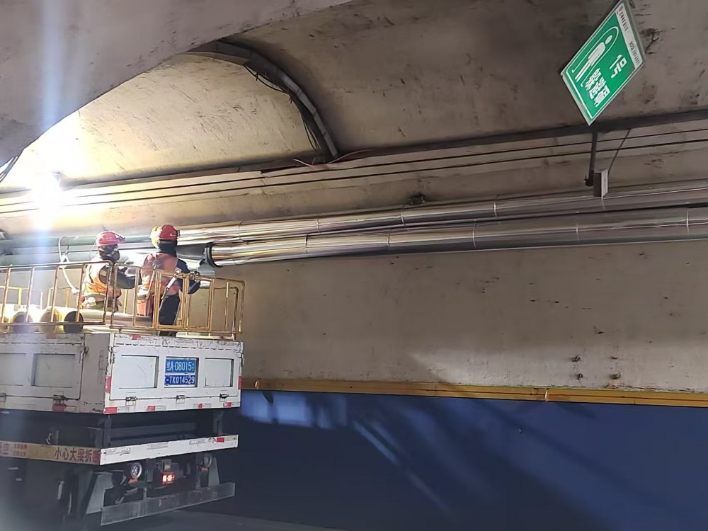 陜煤建設(shè)機(jī)電安裝公司神府項(xiàng)目部攻堅(jiān)克難完成副斜井管道保溫